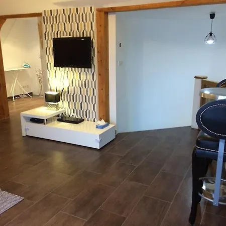 F2 Au Plaisir Apartment *